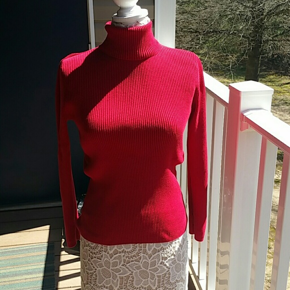Red sweater - Picture 1 of 3
